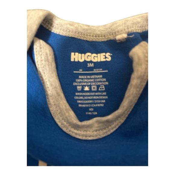 Blue and Gray Bodysuit with 'Free Hugs' Size 3m - Picture 3 of 3